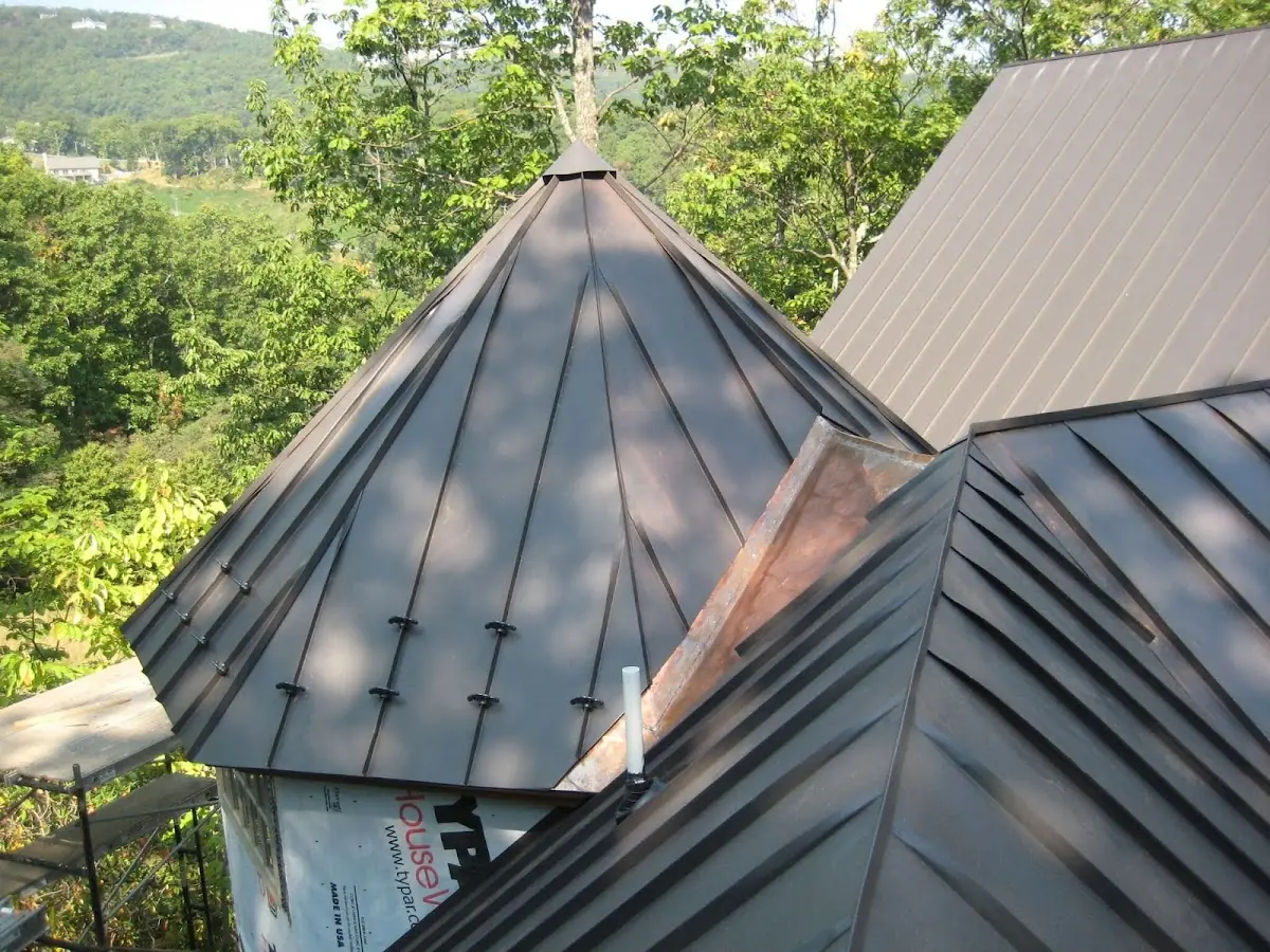 Professional Roof Tarp Installation by Craftsman Roofing in Pine Meadow